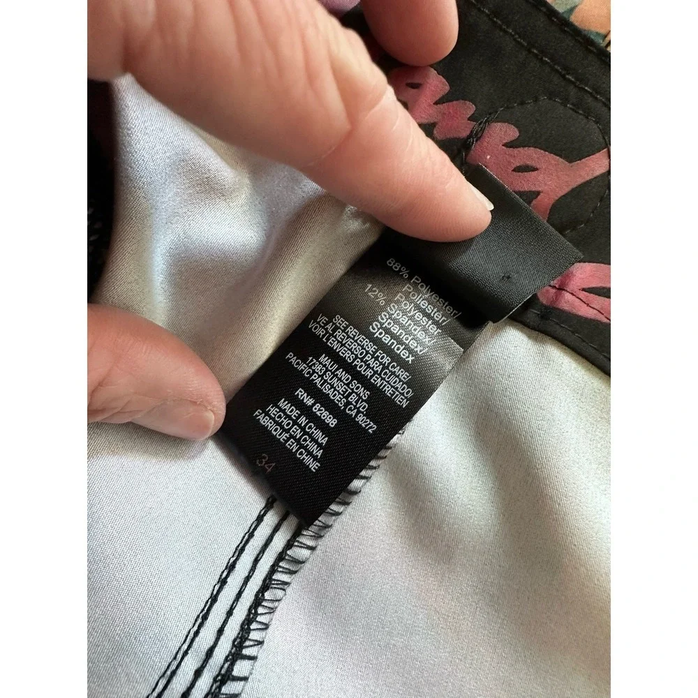 SALE -‎ 3/$25 Maui And Sons Men's Swim Trunks Size 34.           *120